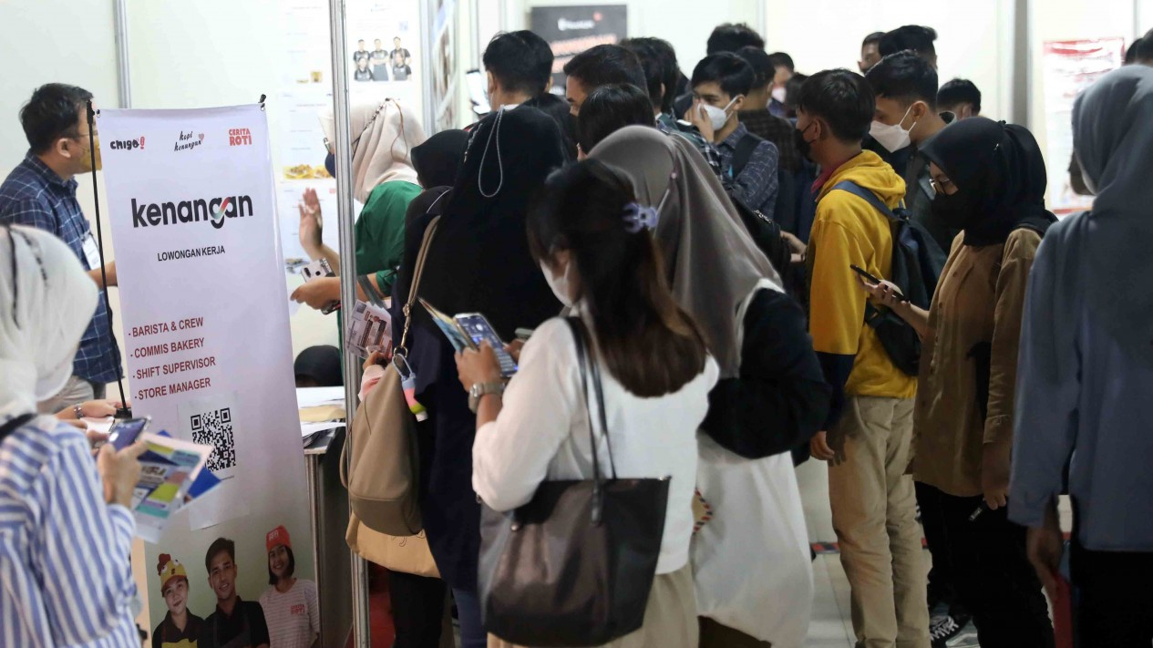 Pandemi Menurun, Para Pencari Kerja Kembali Padati Jobfair - Vlix.id