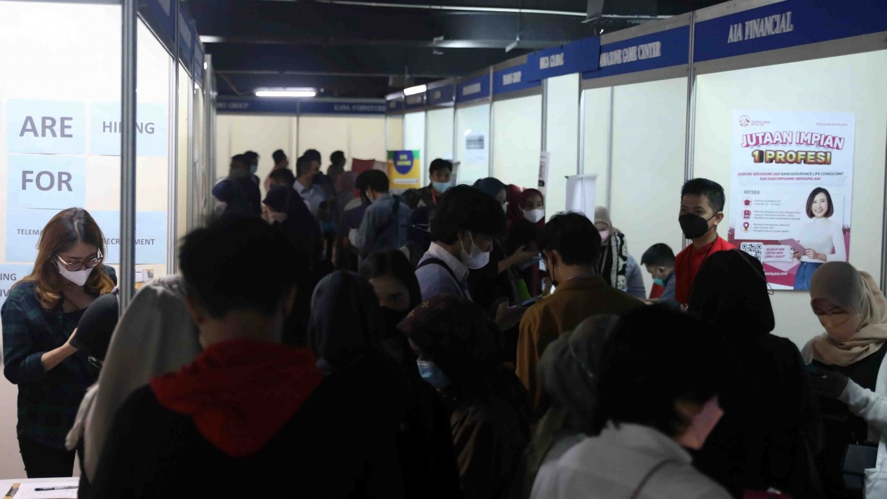 Pandemi Menurun, Para Pencari Kerja Kembali Padati Jobfair