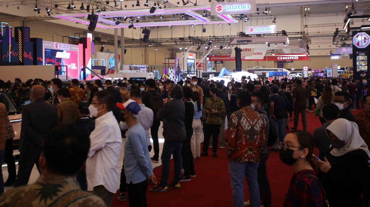 Ramainya Para Pengunjung GIIAS 2022 di Hari Pertama Pameran