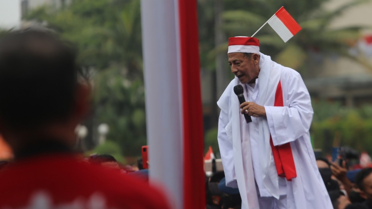 Habib Luthfi Bin Yahya Hadiri Kirab Bendera Merah Putih