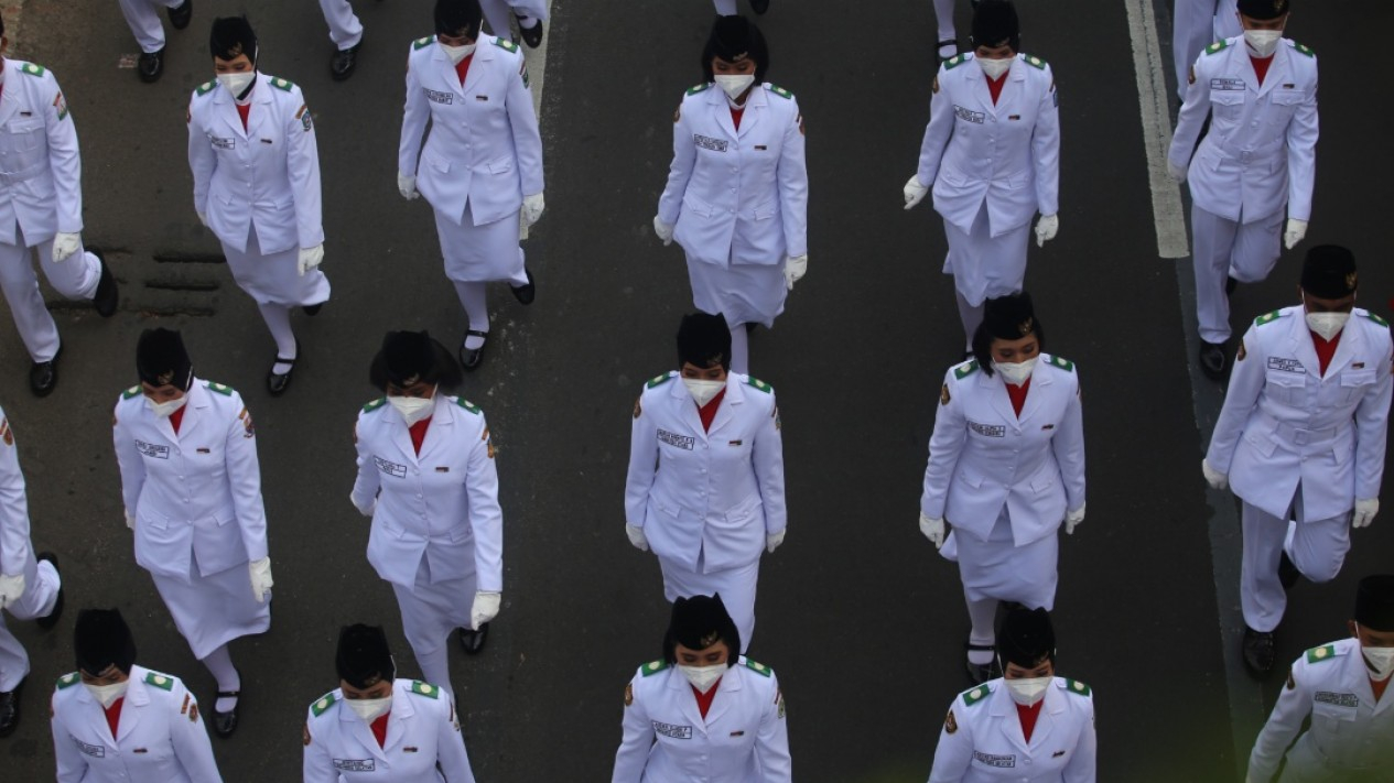 Paskibra Arak Kirab Bendera Merah Putih 1.700 Meter