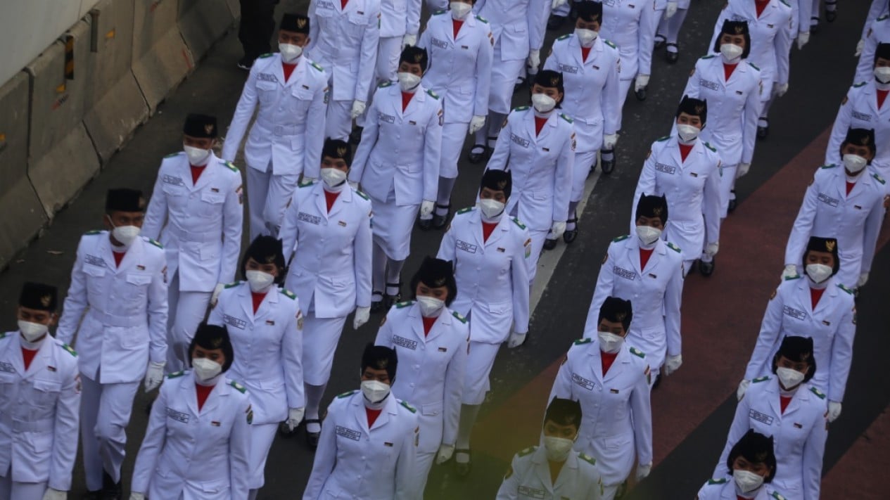 Paskibra Arak Kirab Bendera Merah Putih 1.700 Meter