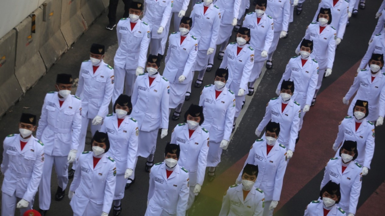 Paskibra Arak Kirab Bendera Merah Putih 1.700 Meter