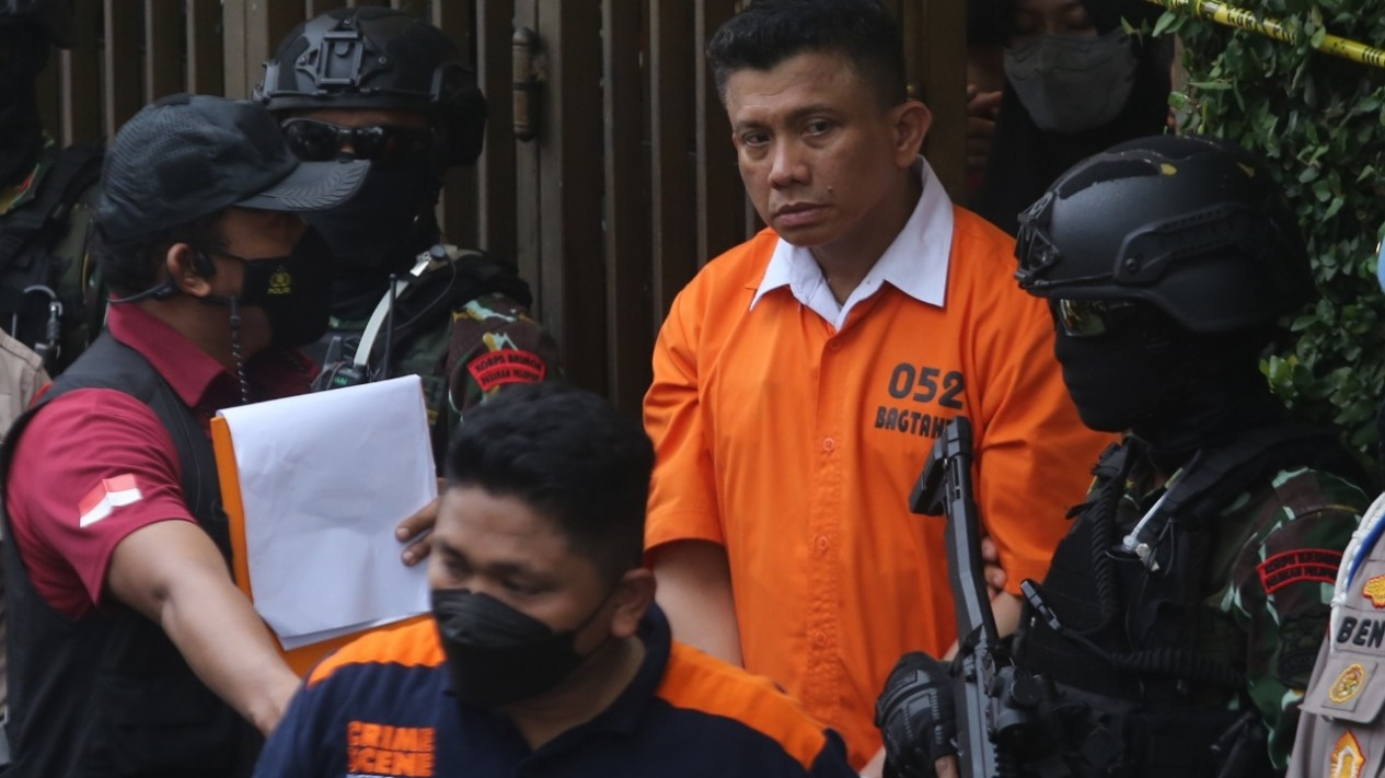 Penampakan Ferdy Sambo Di Rekonstruksi Pembunuhan Brigadir J - Vlix.id