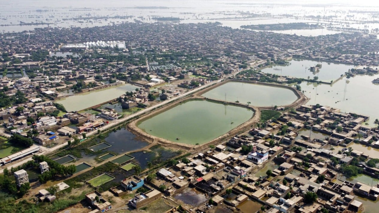 Banjir Parah, Perumahan Penduduk Pakistan Terendam Bak Danau