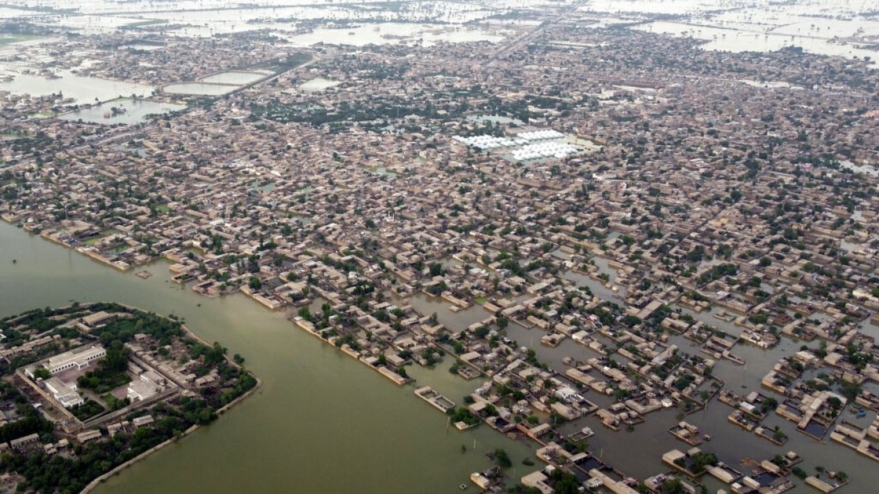 Banjir Parah, Perumahan Penduduk Pakistan Terendam Bak Danau