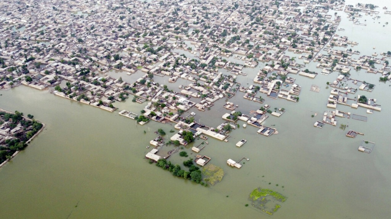 Banjir Parah, Perumahan Penduduk Pakistan Terendam Bak Danau - Vlix.id