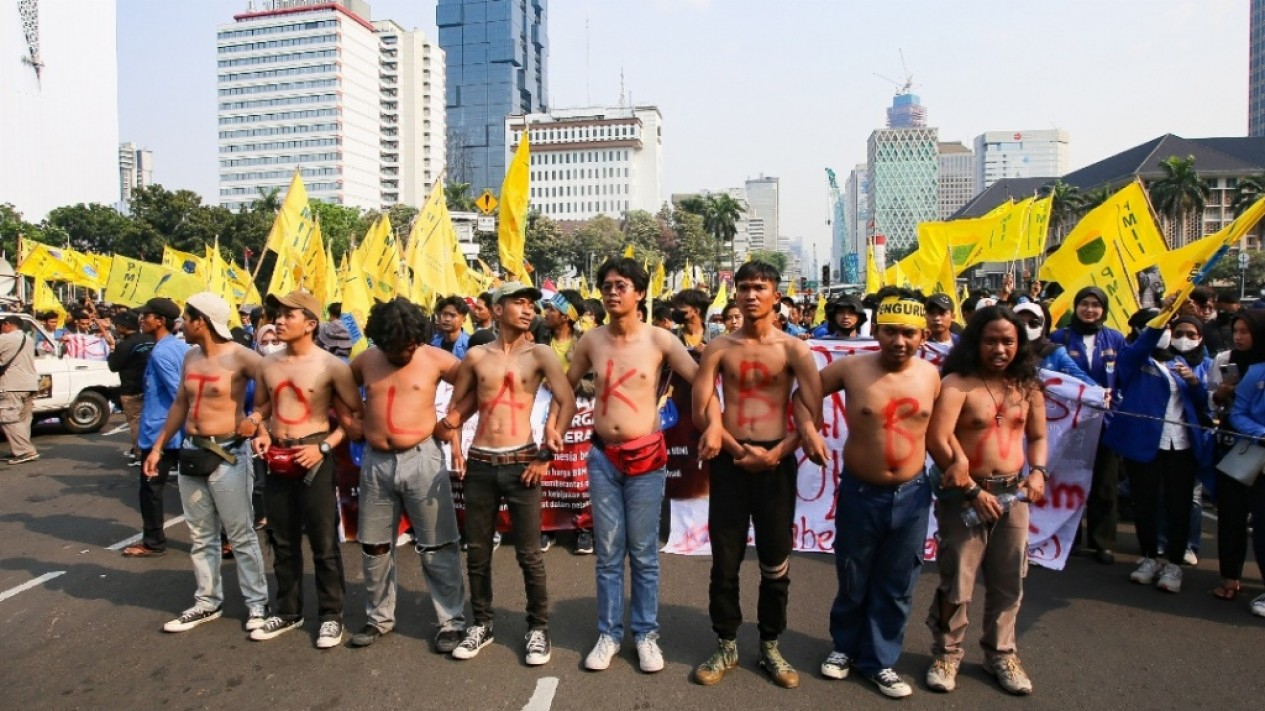 Massa Aksi Tolak Kenaikan Harga BBM Padati Patung Kuda