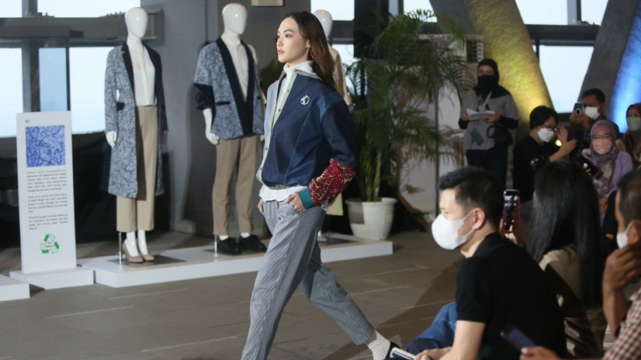 Pameran 40 Desain Pakaian dari Bahan Daur Ulang