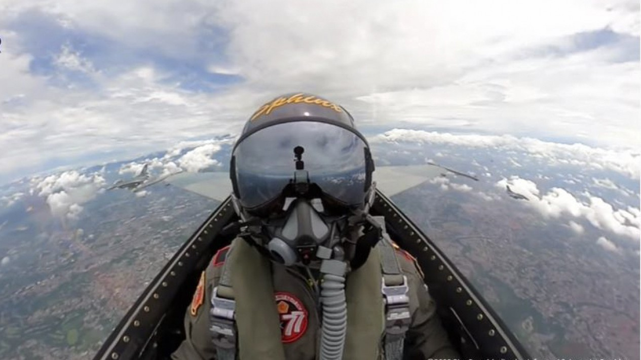 Atraksi Pesawat Tempur di HUT TNI ke-77