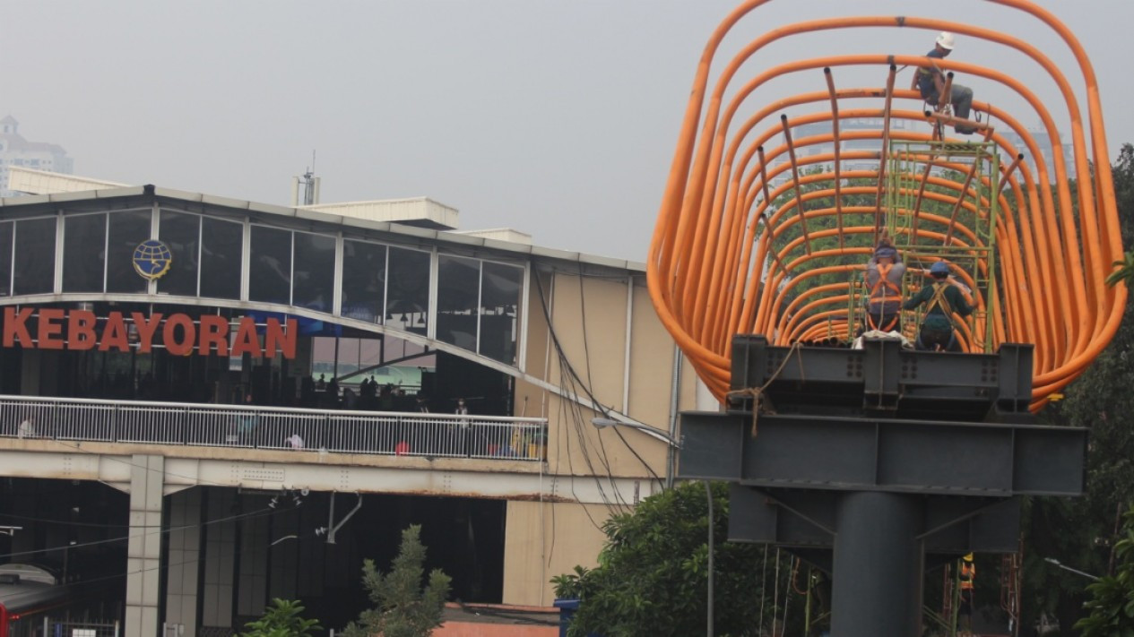 Pembangunan Skywalk Stasiun Kebayoran Lama