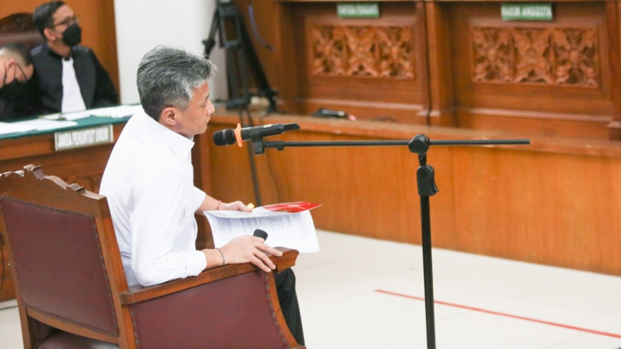 Senyum Brigjen Hendra Kurniawan di Sidang Perdana