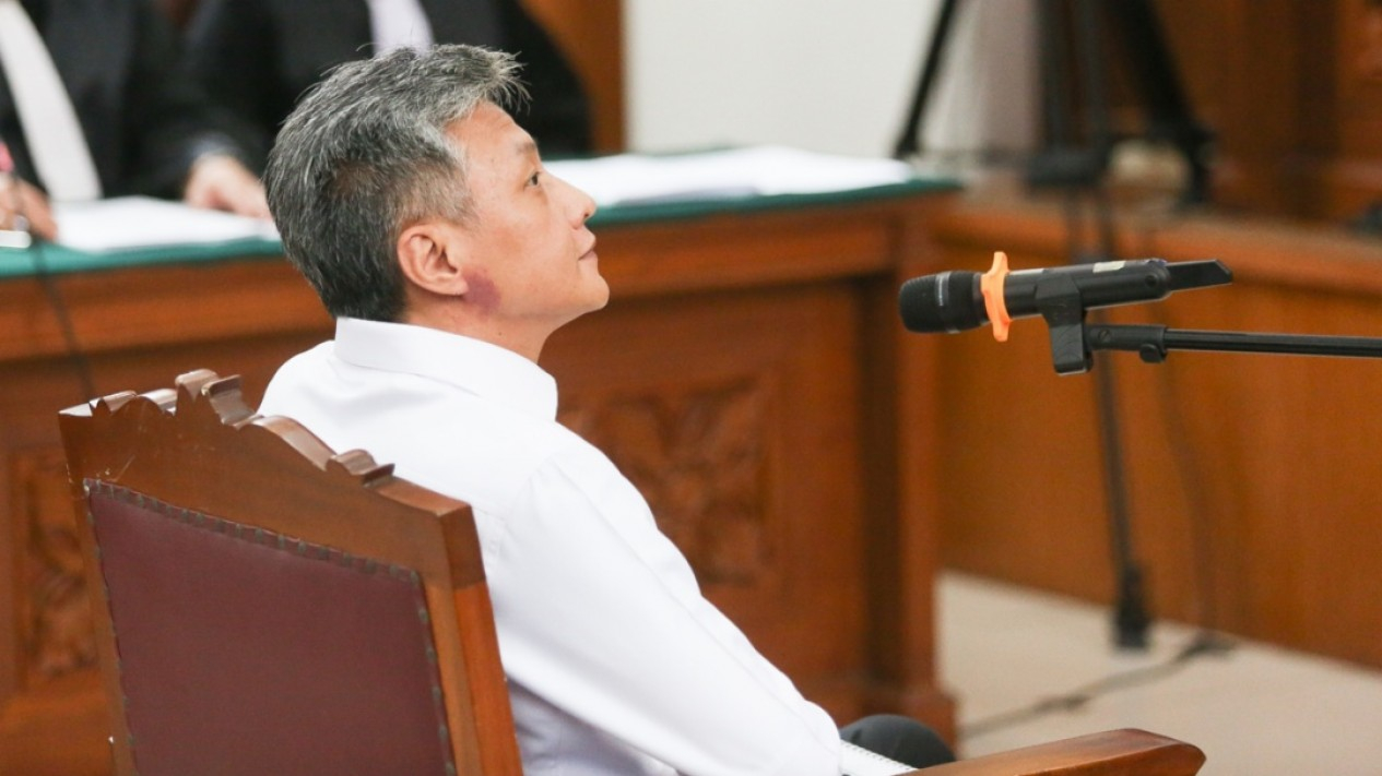 Senyum Brigjen Hendra Kurniawan di Sidang Perdana