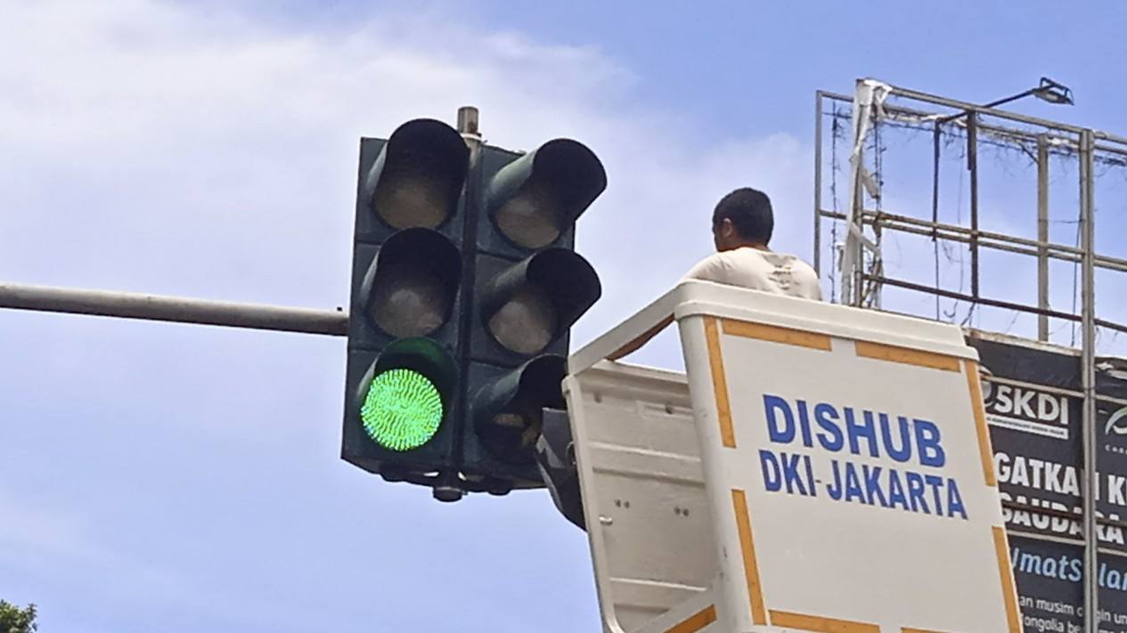 Perbaikan Rutin Lampu Rambu Lalu Lintas