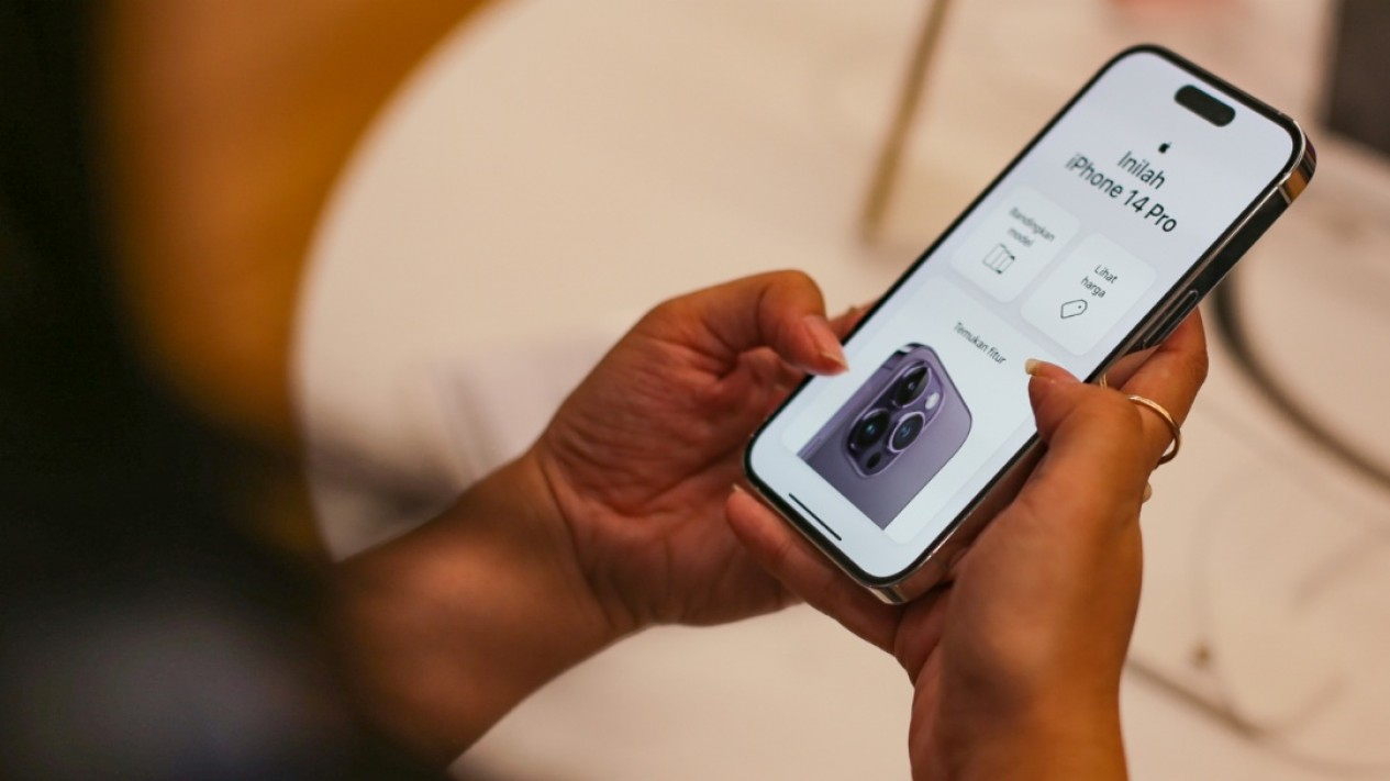Ratusan Orang Rela Antri Demi Yang Pertama Dapat IPhone 14