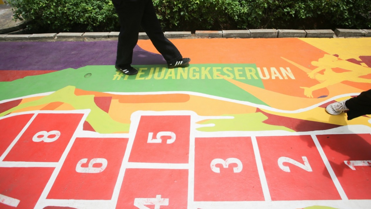 Mural dan Permainan Tradisional di Bawah JLNT Kuningan