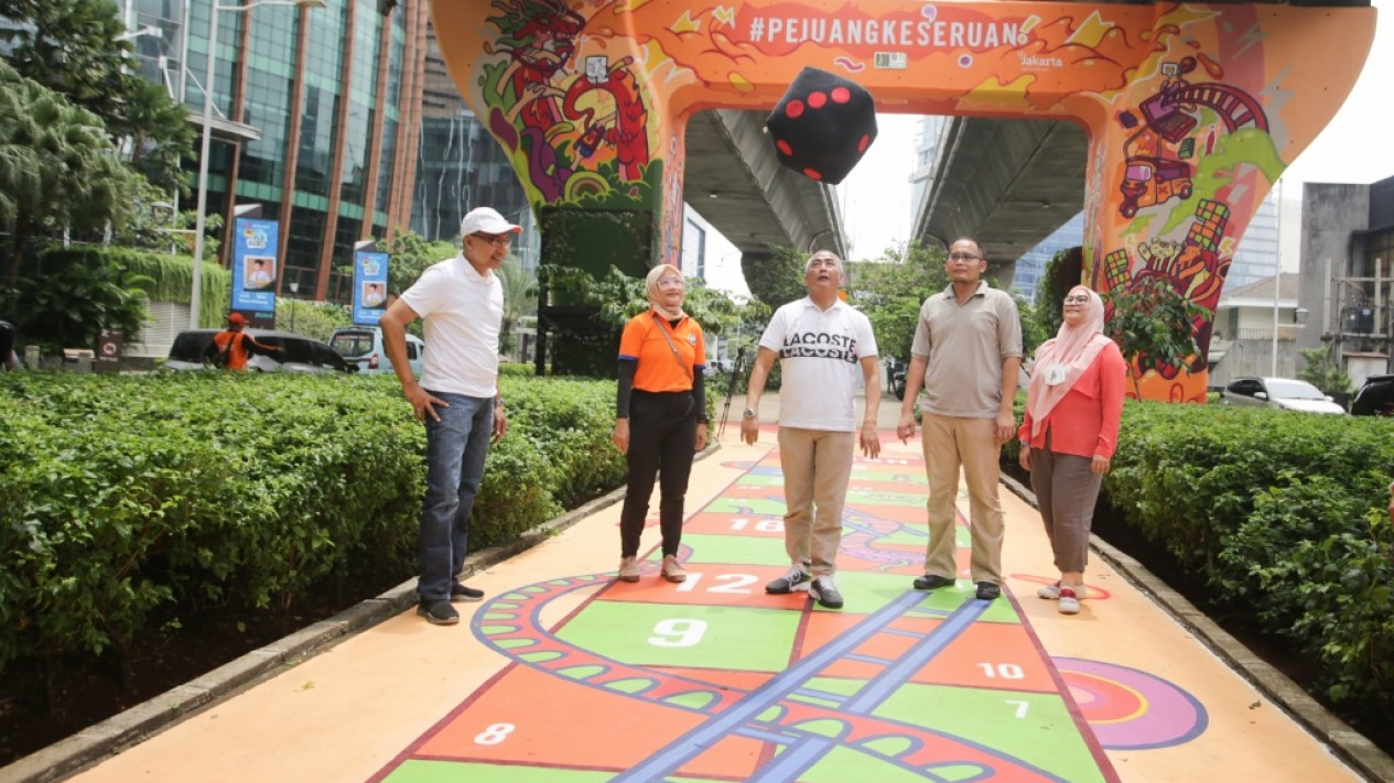 Mural dan Permainan Tradisional di Bawah JLNT Kuningan
