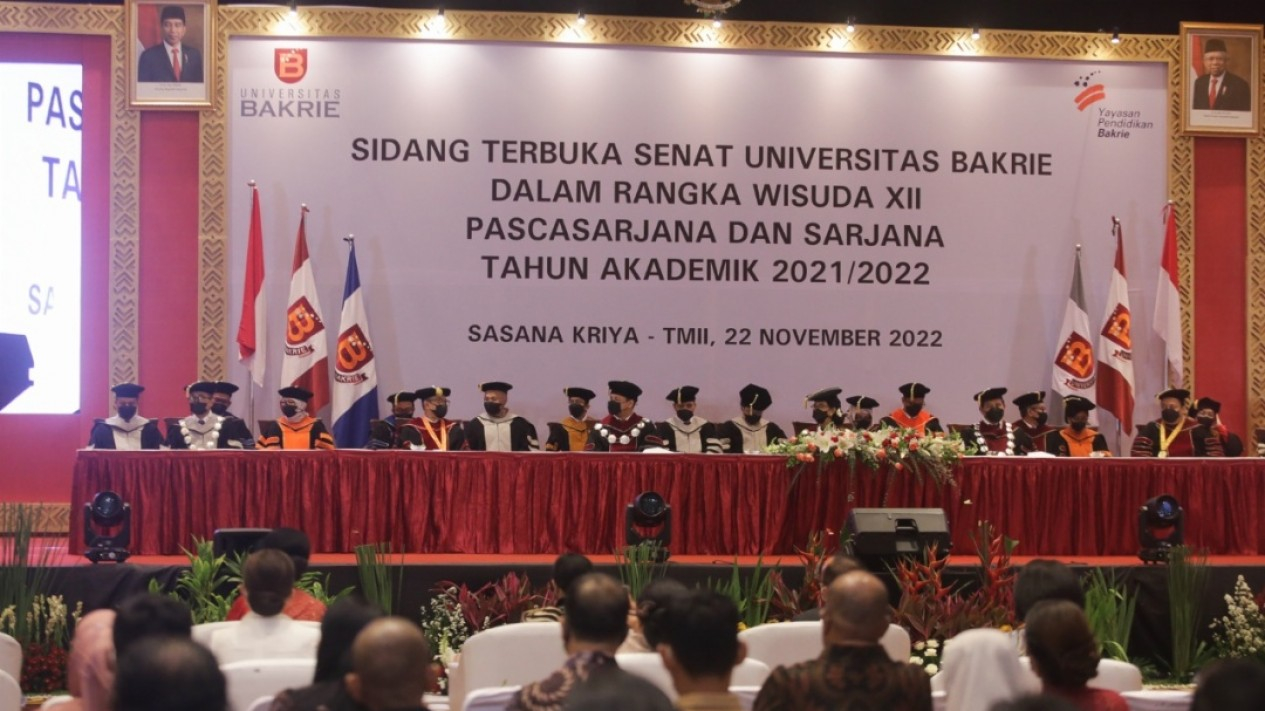 Wisuda Universitas Bakrie ke-12