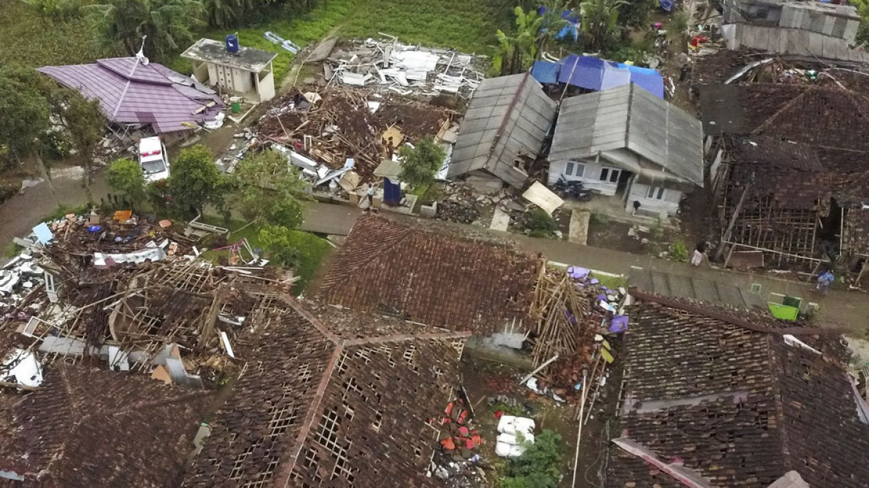 Foto Udara Penampamkan Terkini Usai Gempa Cianjur