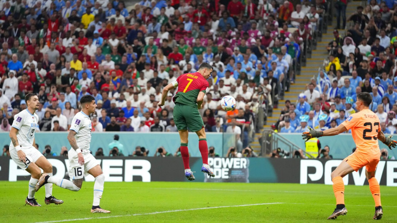 Brace Bruno Fernandes Antarkan Timnas Portugal ke Fase Gugur