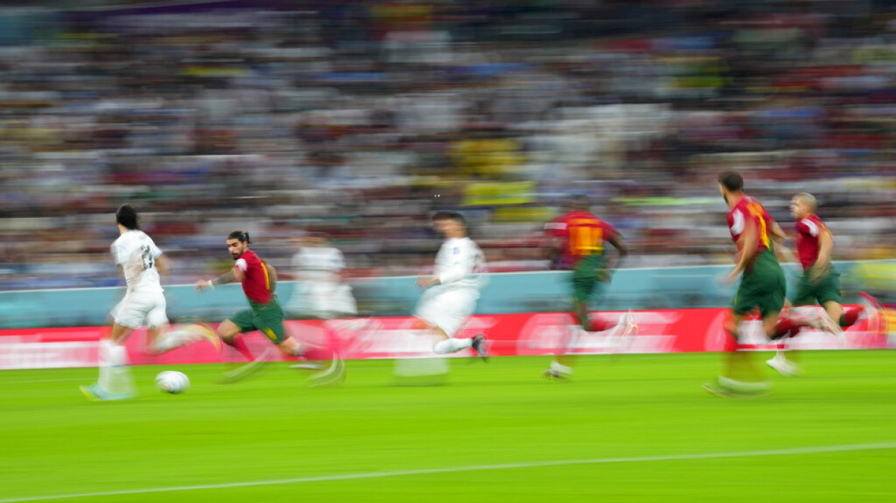 Brace Bruno Fernandes Antarkan Timnas Portugal ke Fase Gugur