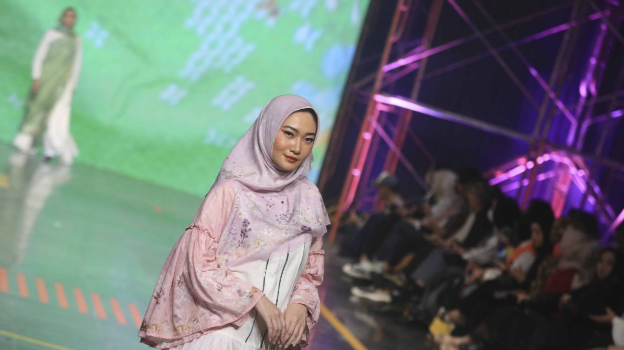 Fashion Show Bertemakan Keindahan Budaya Indonesia