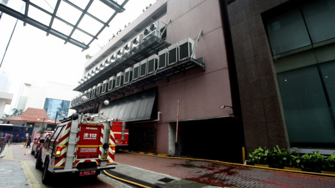 Pendinginan Oleh Damkar Usai Kebakaran di Gedung Kemenkumham