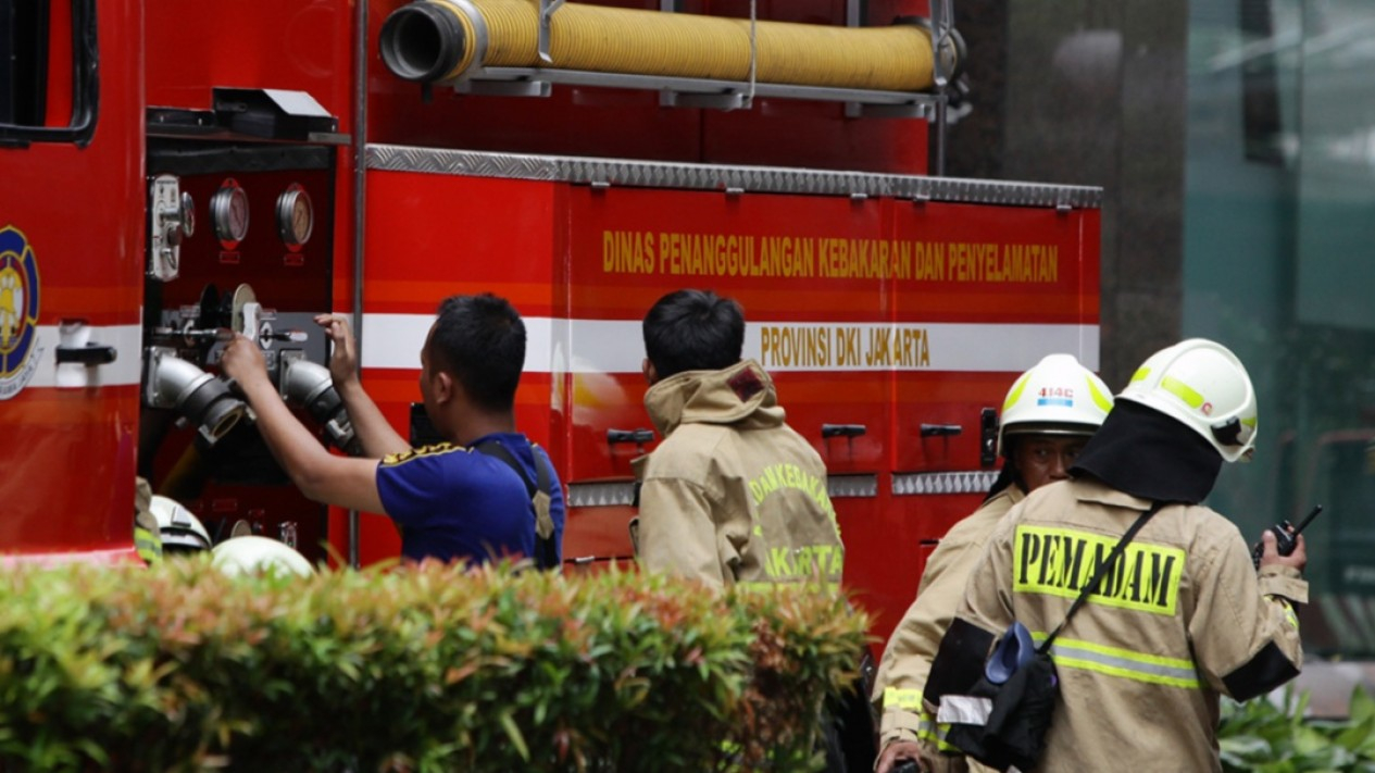 Pendinginan Oleh Damkar Usai Kebakaran Di Gedung Kemenkumham Vlixid 2271