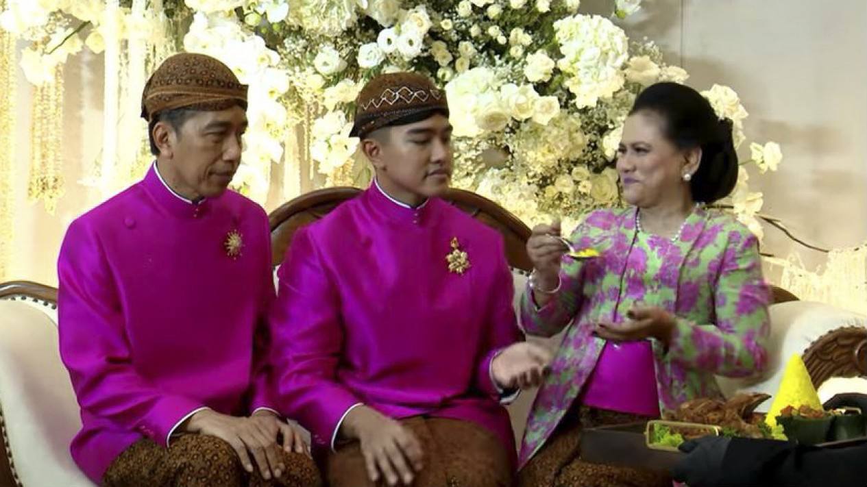 Sungkeman Usai Prosesi Siraman Kaesang