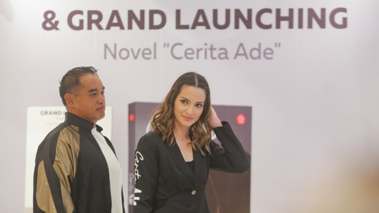 Nia Ramadhani, Launching Novel Cerita Ade