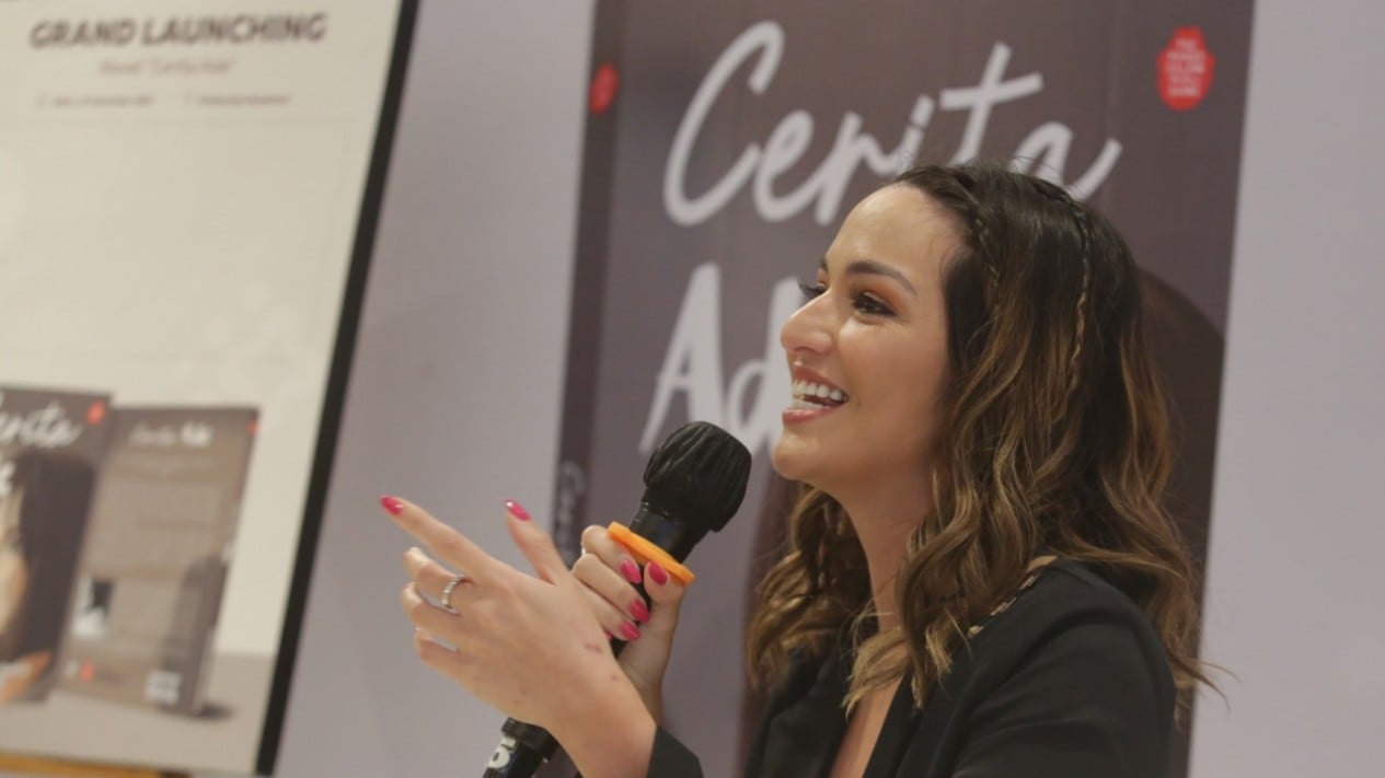 Nia Ramadhani, Launching Novel Cerita Ade