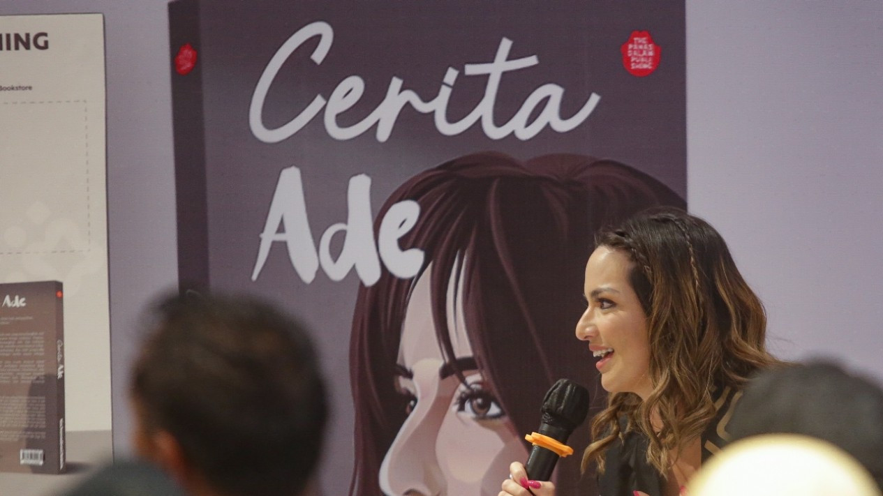 Nia Ramadhani, Launching Novel Cerita Ade
