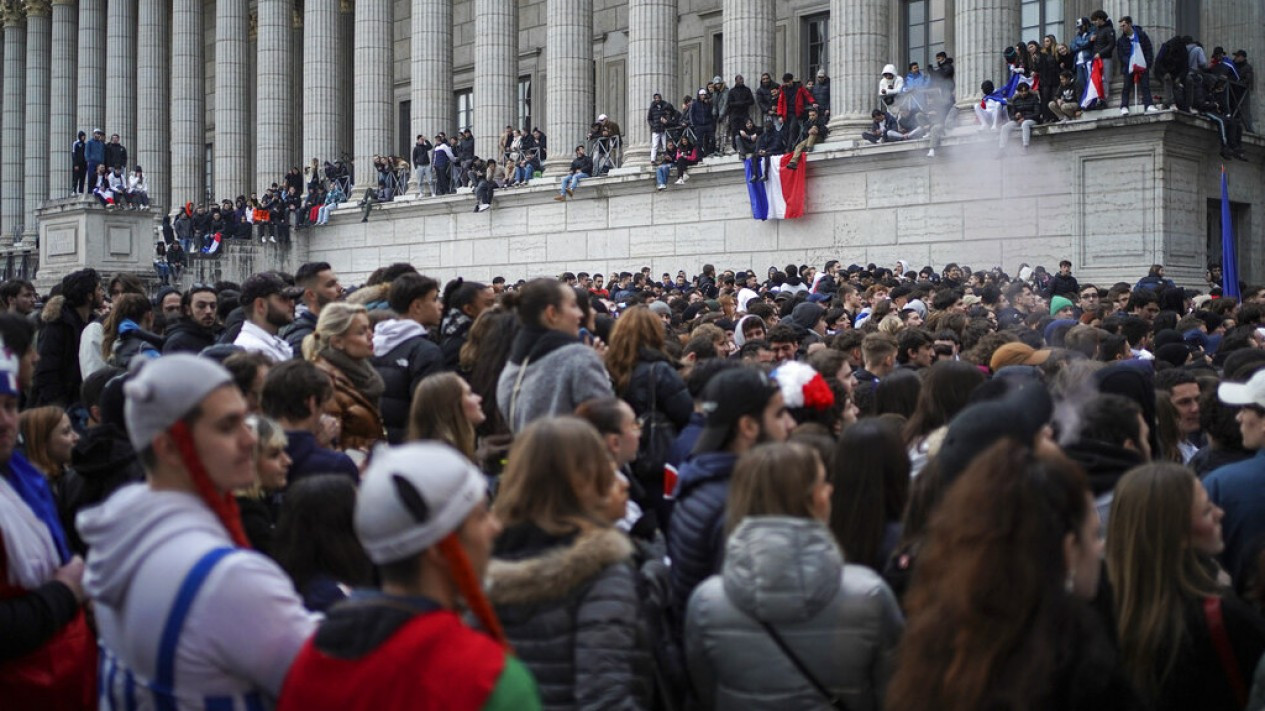 Potret Fans Perancis Usai Tertinggal 2 Gol dari Argentina