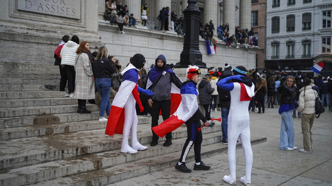Potret Fans Perancis Usai Tertinggal 2 Gol dari Argentina