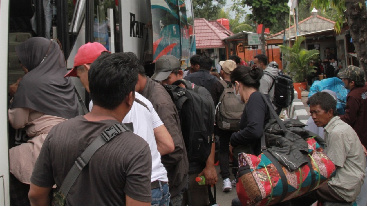 Liburan Panjang Sekolah, Masyarakat Padati Terminal Bus