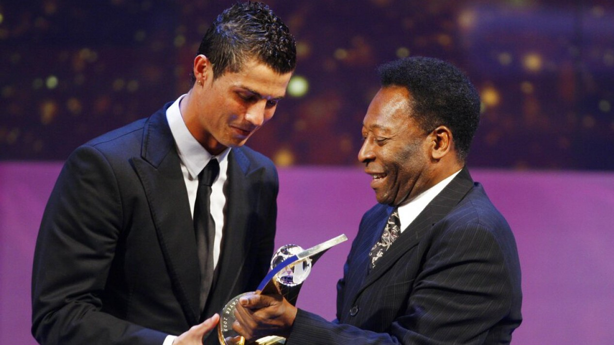 Potret Kenangan Pele Bersama Pesepakbola Top Dunia