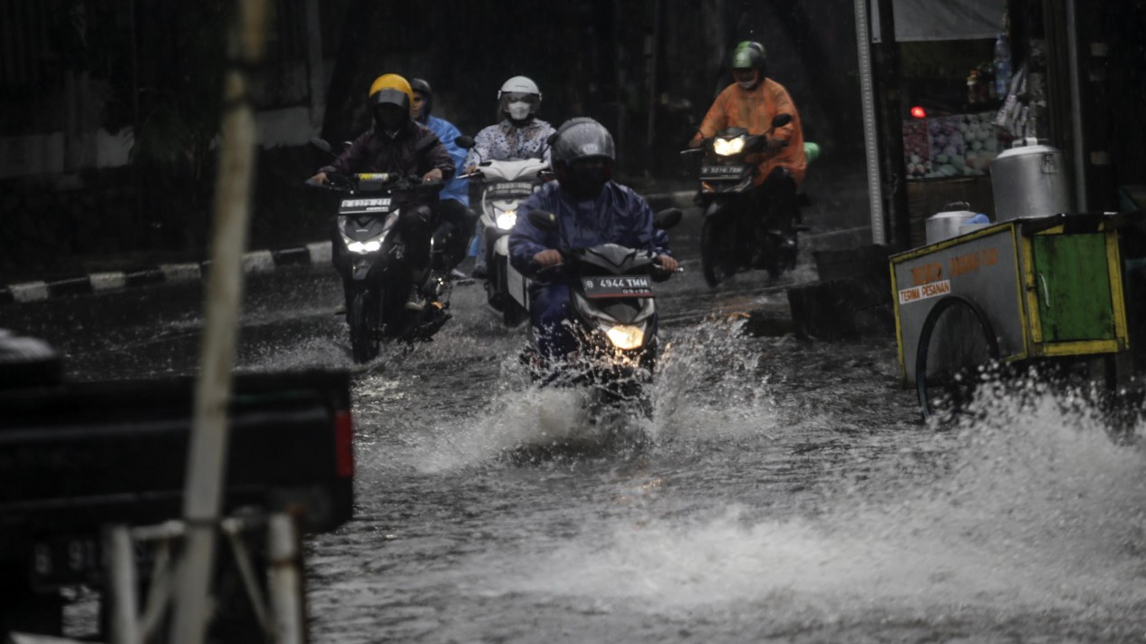 Genangan Air Dimana-mana Usai Hujan Sepanjang Hari - Vlix.id