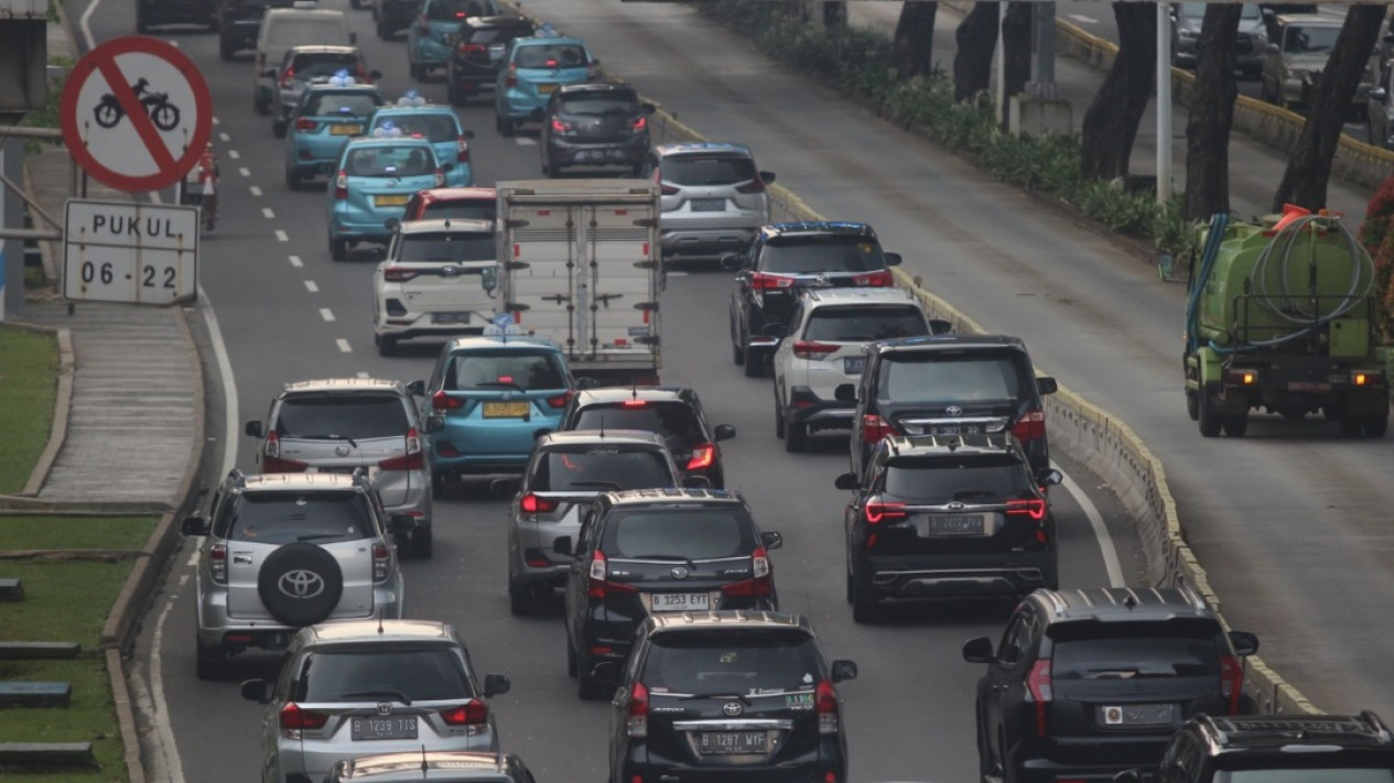 Kembali Kerja di Kantor, Lalin Jakarta Macet