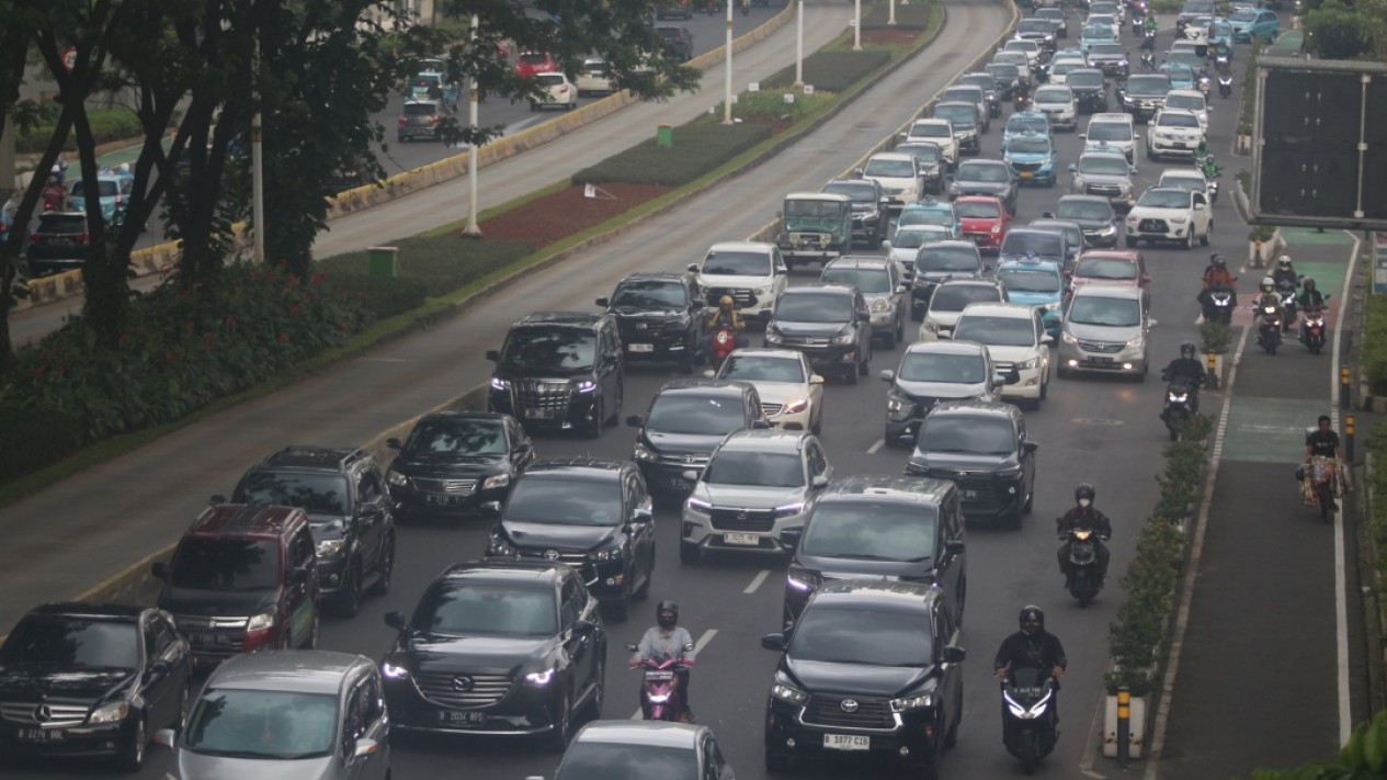 Kembali Kerja di Kantor, Lalin Jakarta Macet