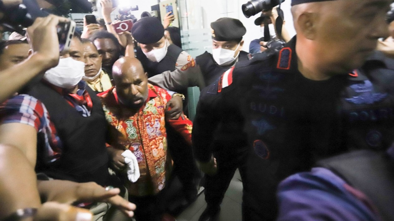 Gubernur Papua Lukas Enembe Tiba di RSPAD Gatot Subroto