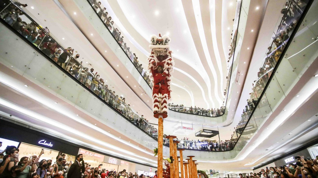 Sambut Imlek, Barongsai Tonggak Beraksi di Mall
