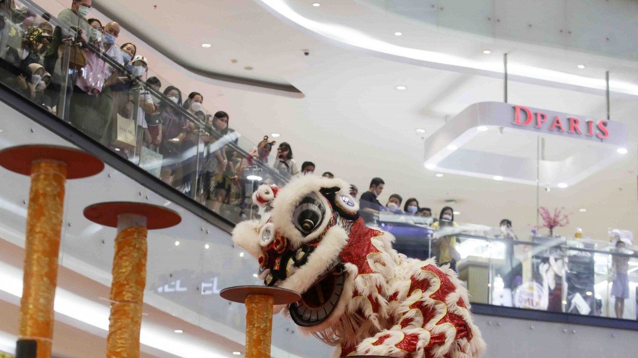 Sambut Imlek, Barongsai Tonggak Beraksi di Mall