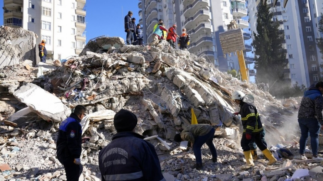 Proses Evakuasi Korban Gempa Turki