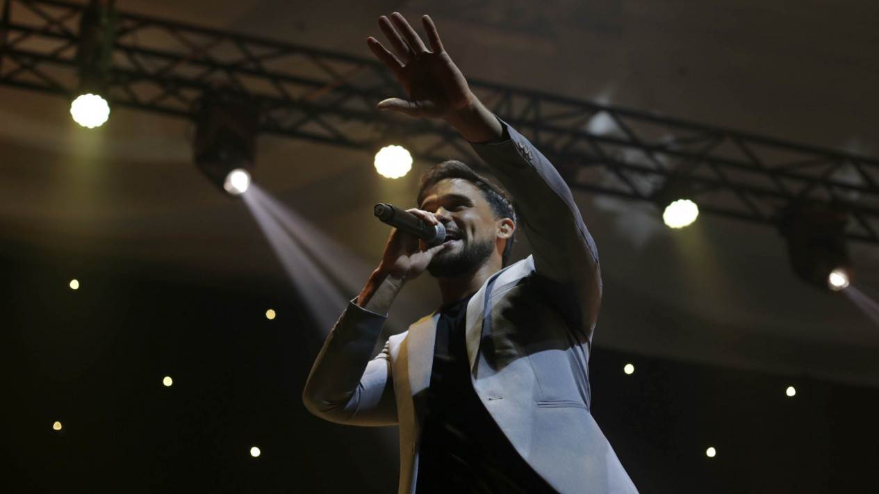 Penampilan Garteh Gates Buka Konser BLUE di Jakarta