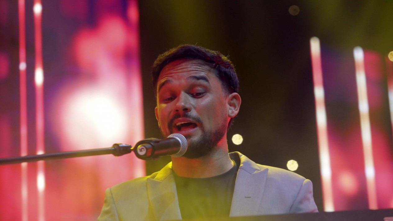 Penampilan Garteh Gates Buka Konser BLUE di Jakarta