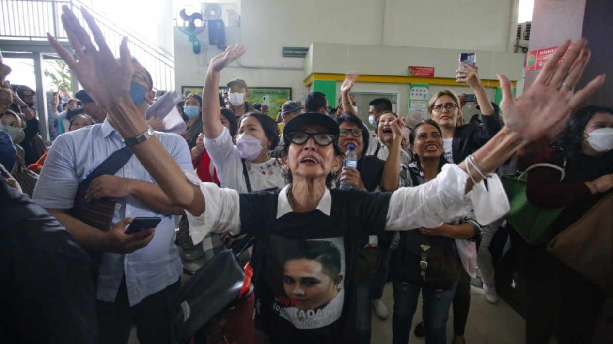 Berbagai Ekspresi Pendukung Bharada Richard E Usai Vonis