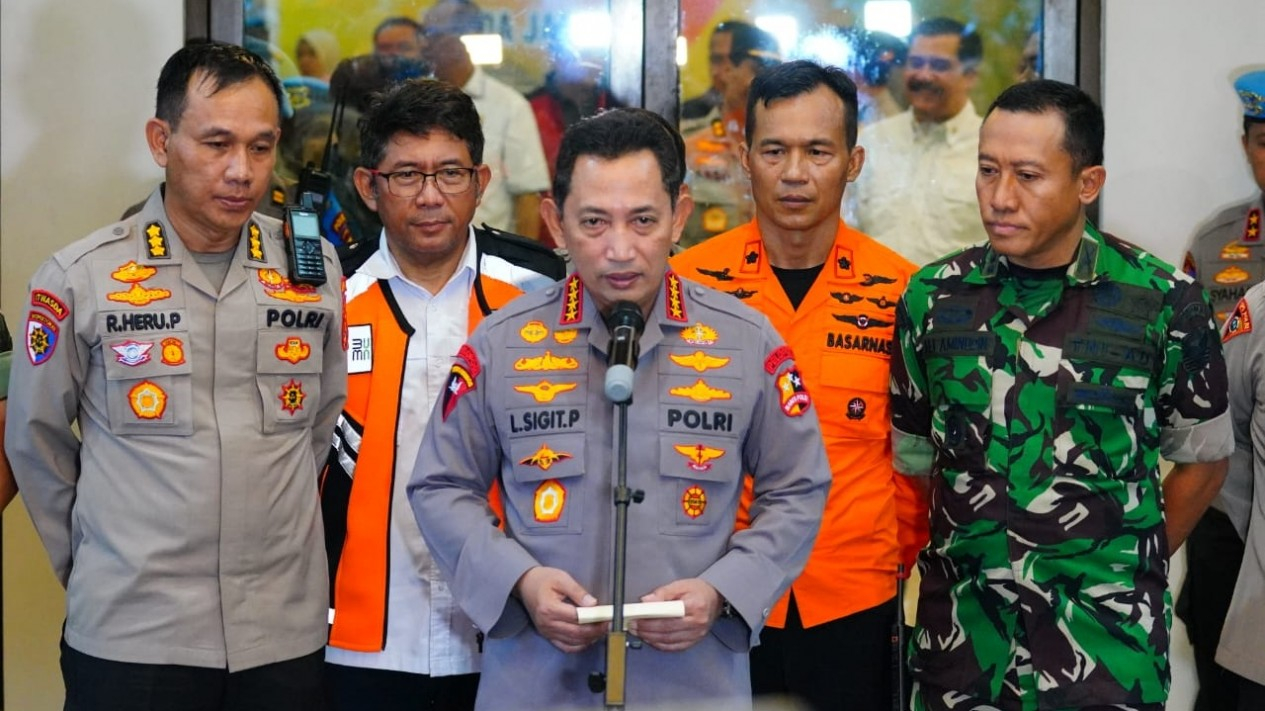 Kapolri Listyo Sigit Jenguk Kapolda Jambi