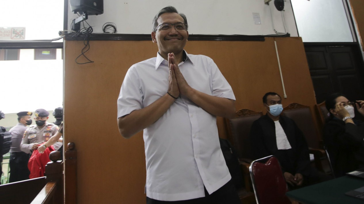 Hakim Belum Siap, Vonis Hendra Kurniawan dan Agus Ditunda