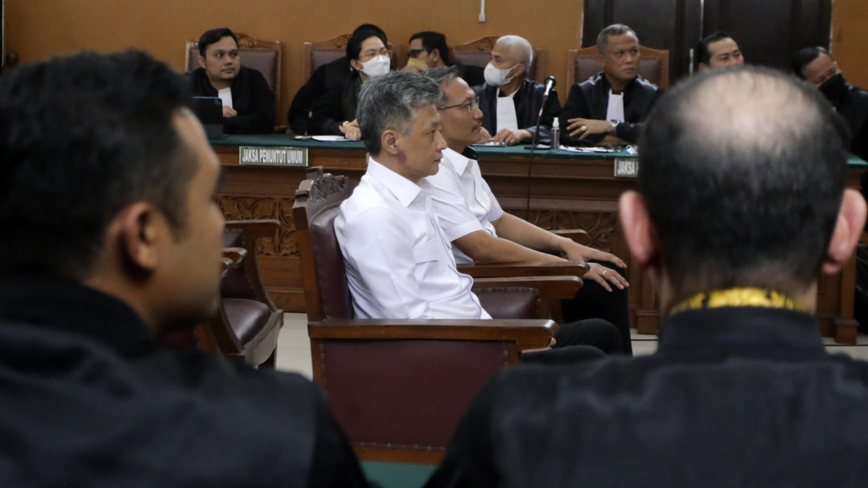 Hakim Belum Siap, Vonis Hendra Kurniawan dan Agus Ditunda
