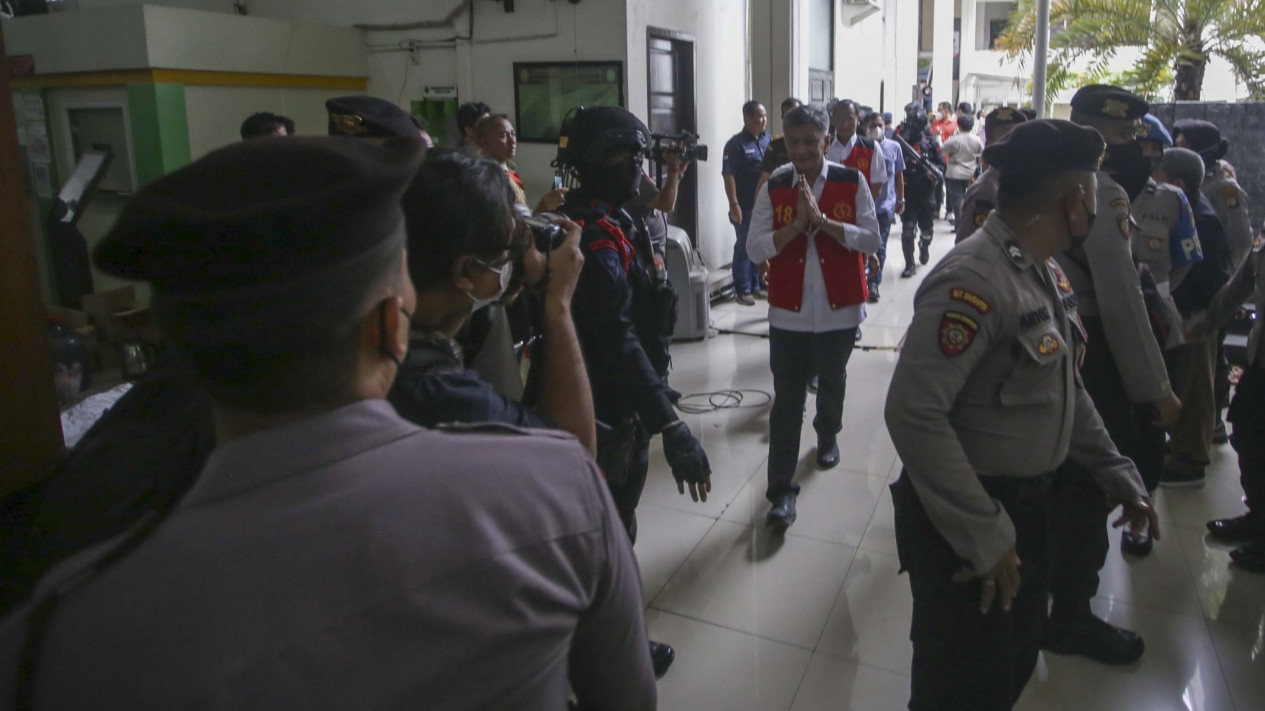 Hakim Belum Siap, Vonis Hendra Kurniawan dan Agus Ditunda